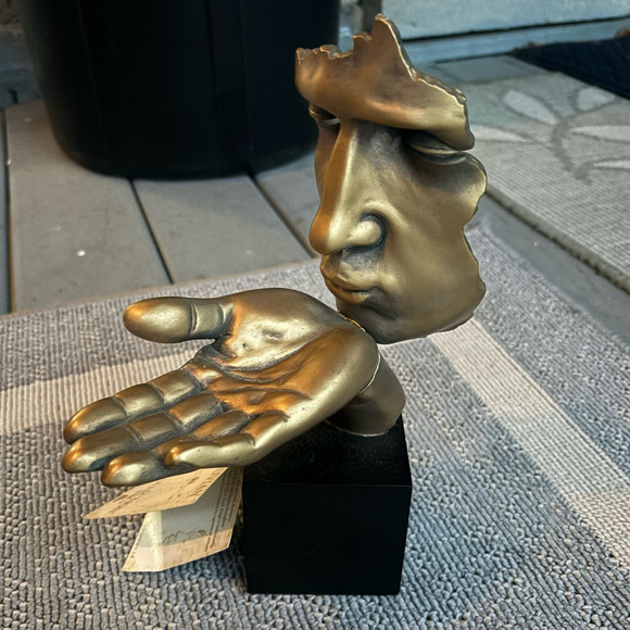 VITRUVIAN COLLECTION BLOWING A KISS INSPIRED BY LEONARDO DA VINCI VITRUVIAN MAN - Picture 1 of 12